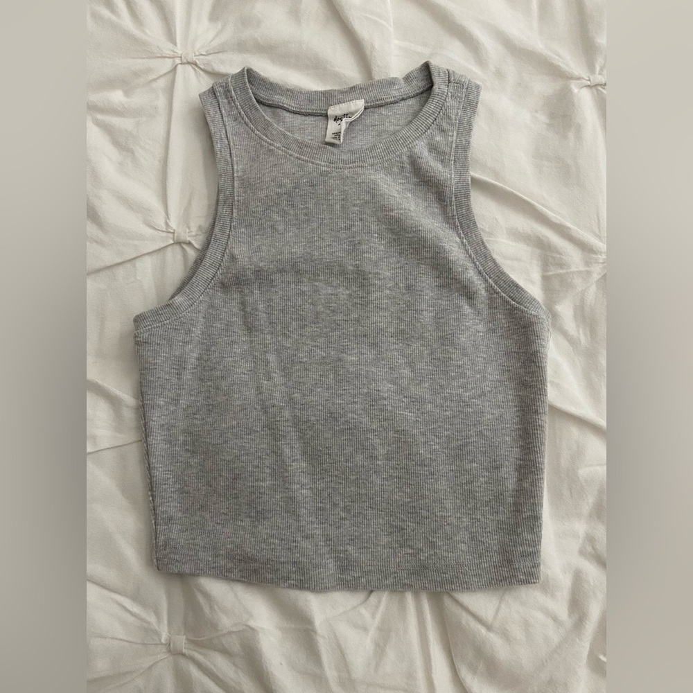 Tilly’s Gray Tank
